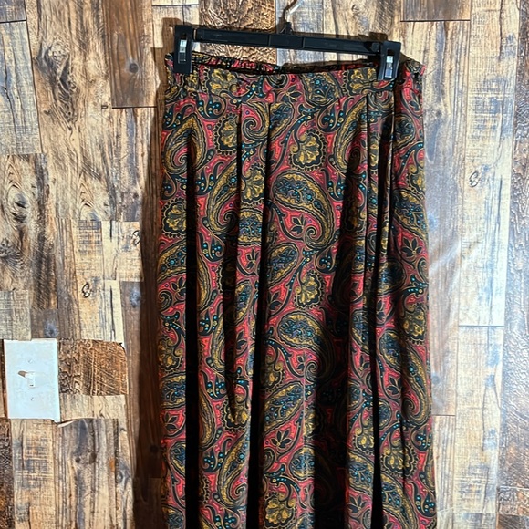 Alyssa Carr women's skirt 
With elastic waist 14 wide x 32 length size medium - Picture 2 of 5